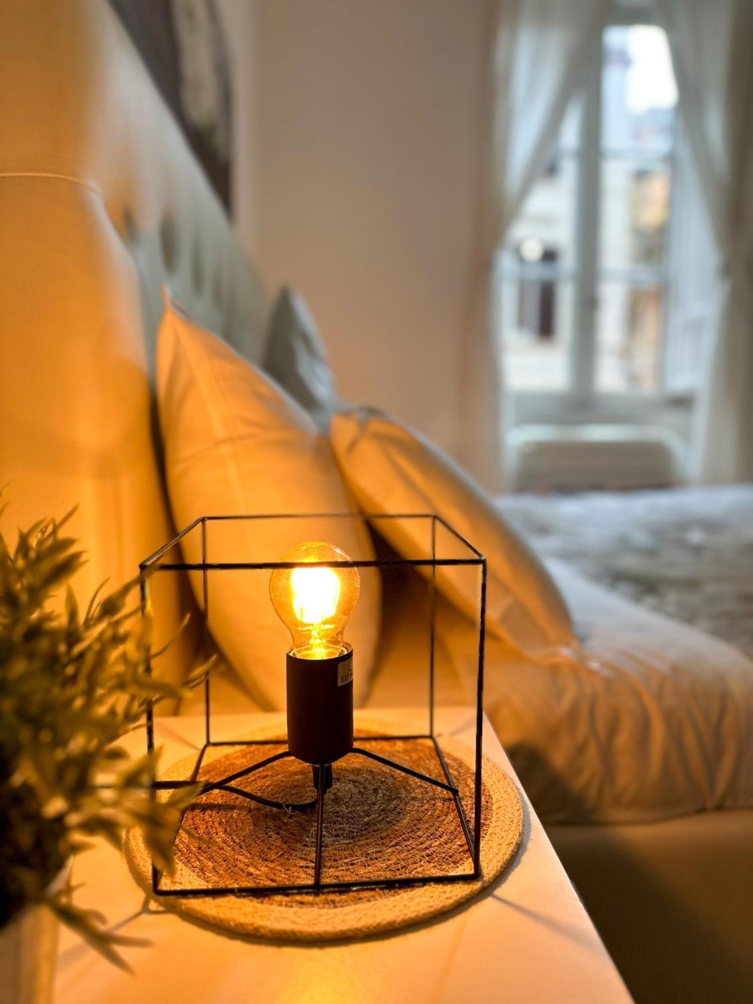 Apartment By The Colosseum - White Chic Flats روما المظهر الخارجي الصورة