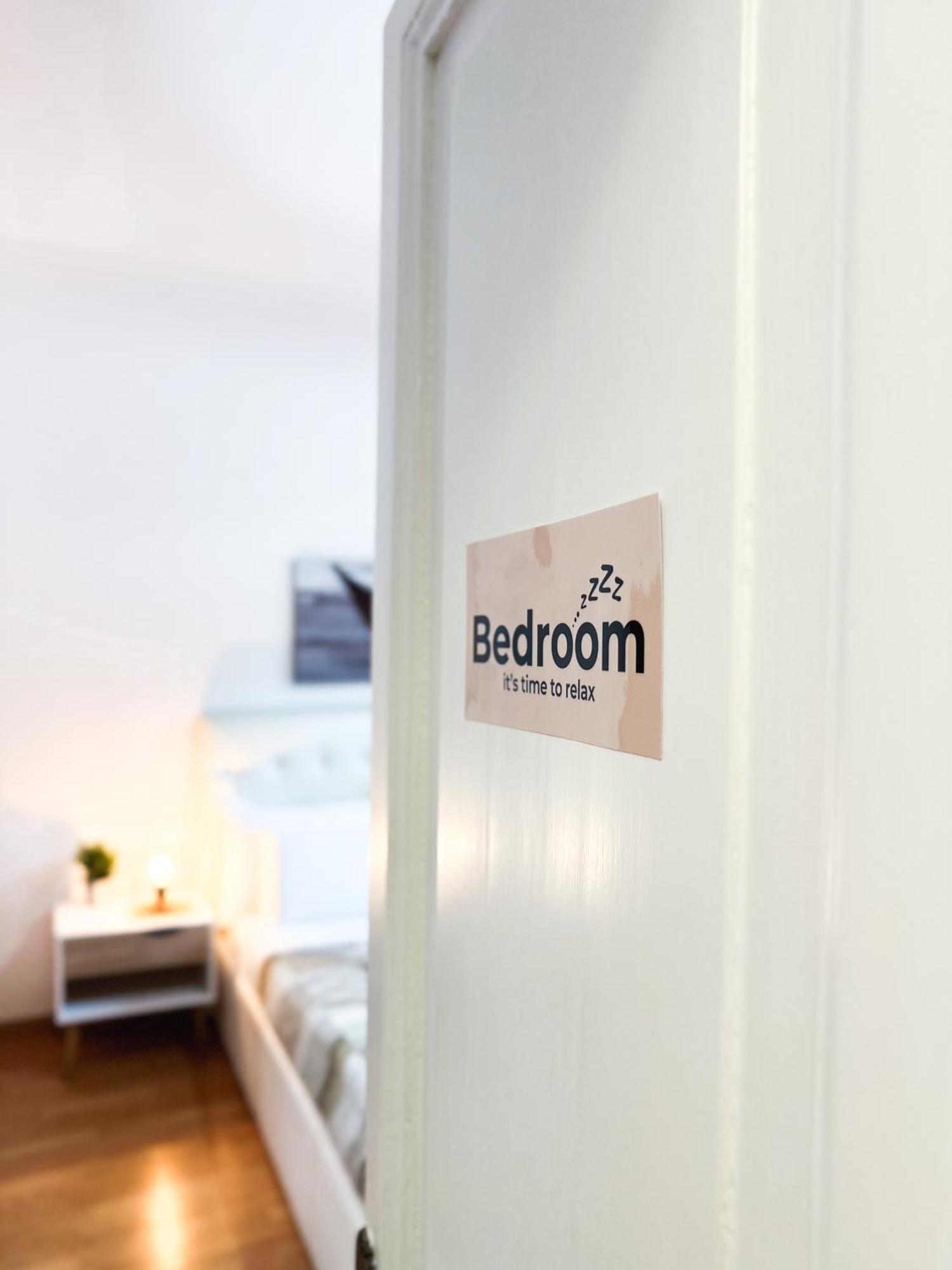 Apartment By The Colosseum - White Chic Flats روما المظهر الخارجي الصورة