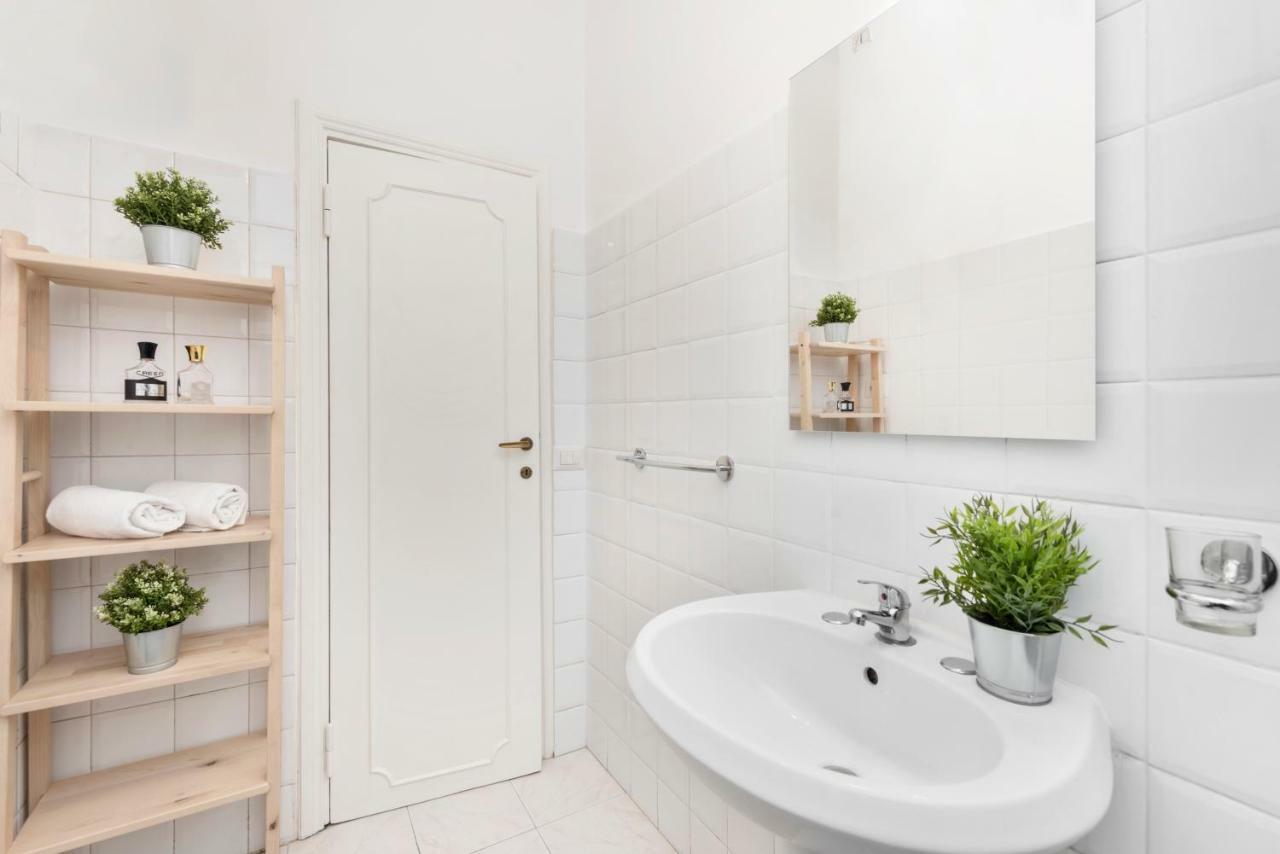 Apartment By The Colosseum - White Chic Flats روما المظهر الخارجي الصورة